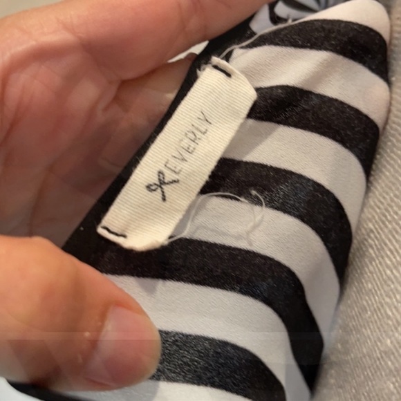 💜 5 for $25 or 3 for $18 Everly black and white striped top - Picture 2 of 8